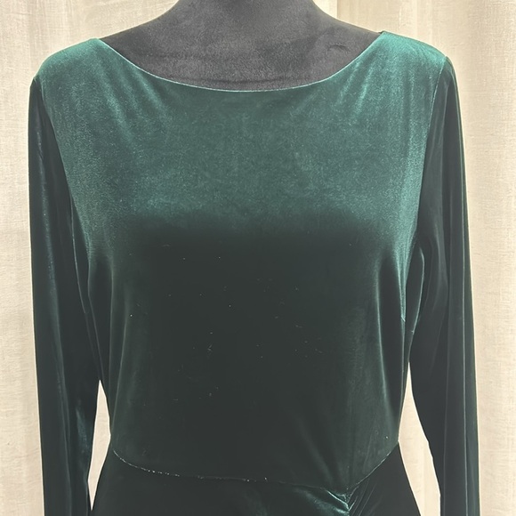 NWT Alex Marie GREEN Velvet Long Sleeve Ruched Waist SideSplit Hem Midi Dress 14 - Picture 3 of 11
